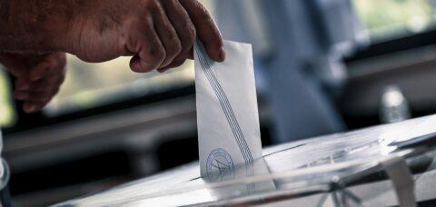 Αυτοδιοικητικές εκλογές: Tα φαβορί και τα ντέρμπι σε Περιφέρειες και Δήμους