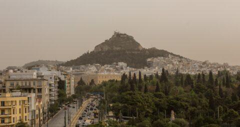 Καιρός: Έρχεται ο υποτροπικός αεροχείμαρρος - Φέρνει τον πρώτο καύσωνα και αφρικανική σκόνη