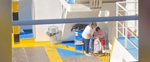 Ελλάδα: Εικόνες ντροπής - Δεν υπάρχει ράμπα για τα ΑμεΑ σε πλοίο στο δρομολόγιο Καβάλα – Θάσος