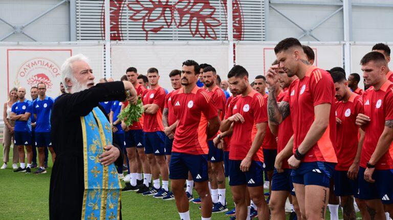 Ολυμπιακός: Τα μηνύματα που πέρασε ο Βαγγέλης Μαρινάκης στον αγιασμό και η συζήτηση με τον Μεντιλίμπαρ