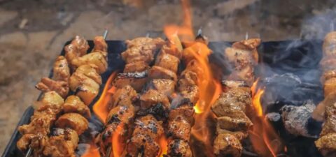 Τσικνοπέμπτη: Πώς τη γιορτάζουν σε διάφορες χώρες του κόσμου - Οι περίεργες ονομασίες