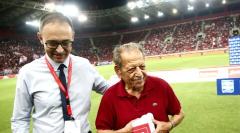 Ολυμπιακός: Πέθανε ο Νίκος Χάσικος, ο γηραιότερος κάτοχος διαρκείας