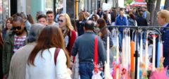 Πασχαλινό ωράριο 2025: Πότε και πώς θα λειτουργήσουν τα καταστήματα