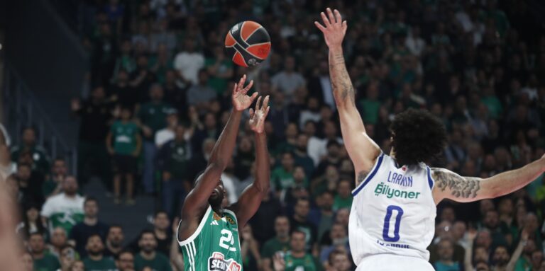 Παναθηναϊκός AKTOR: Αποθεώθηκε ο Γκραντ από τους συμπαίκτες του στα αποδυτήρια