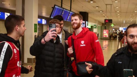 Ολυμπιακός: Γύρισαν οι θριαμβευτές της Μαδρίτης και δεν σταμάτησαν να βγαίνουν φωτογραφίες