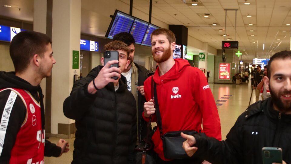 Ολυμπιακός: Γύρισαν οι θριαμβευτές της Μαδρίτης και δεν σταμάτησαν να βγαίνουν φωτογραφίες