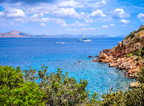 Καιρός: Καλοκαιρινές θερμοκρασίες με ανέμους - Έως 34 βαθμούς ο υδράργυρος