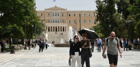 Καιρός: Πέφτει η θερμοκρασία, ενισχύονται οι άνεμοι - Πού θα βρέξει