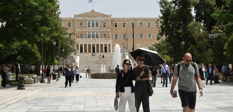 Καιρός: Πέφτει η θερμοκρασία, ενισχύονται οι άνεμοι - Πού θα βρέξει