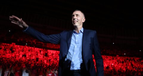 Μίλαν Τόμιτς: Η μεγάλη επιστροφή στον Ερυθρό Αστέρα