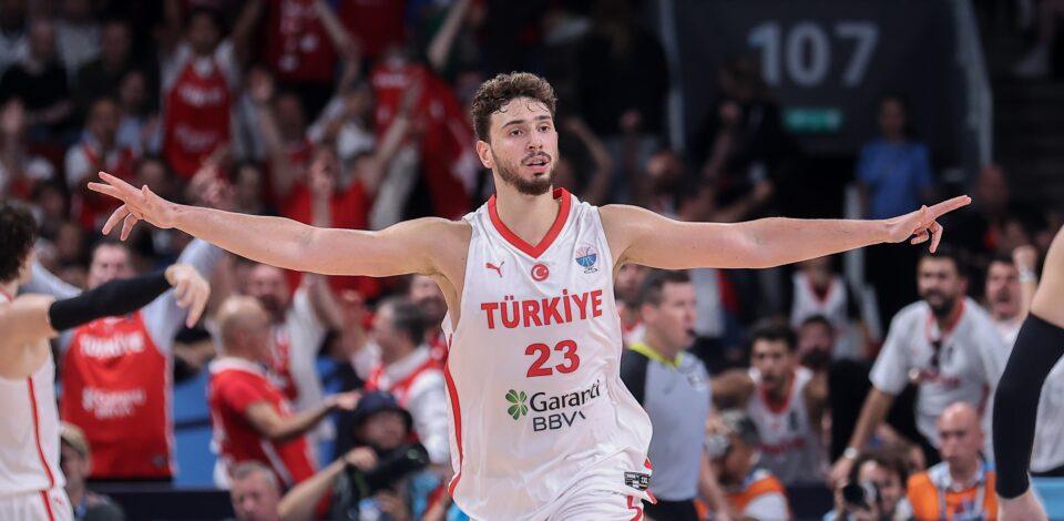 Eurobasket 2025: Ο Σενγκούν γλέντησε σε ελληνικό εστιατόριο σπάζοντας πιάτα