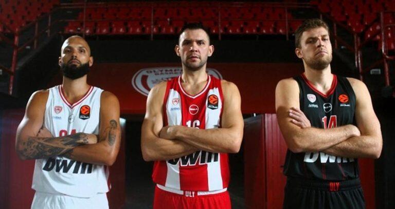 Ολυμπιακός: Με... μοντέλα τους Παπανικολάου, Βεζένκοφ, Φουρνιέ παρουσιάστηκε η νέα φανέλα