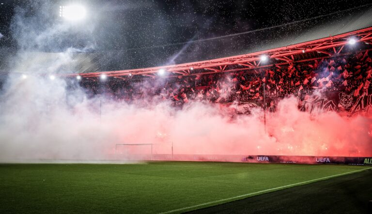 UEFA: Τιμωρία στη Φέγενορντ από το ματς με τον Παναθηναϊκό