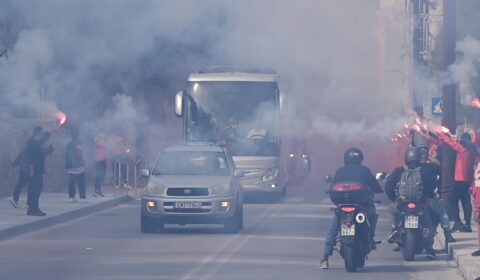 Ελλάς Σύρου - Ολυμπιακός: Απίθανες σκηνές από τους φίλους των ερυθρόλευκων (pics)