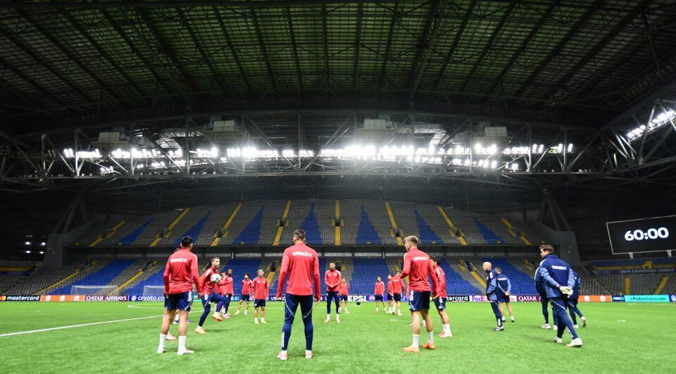 Ολυμπιακός: Η αίσθηση του κλειστού γηπέδου και η τεράστια αντίθεση της θερμοκρασίας