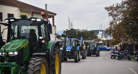 Αγρότες: Παραμένουν στα μπλόκα, πυρετός συσκέψεων για τις επόμενες κινήσεις