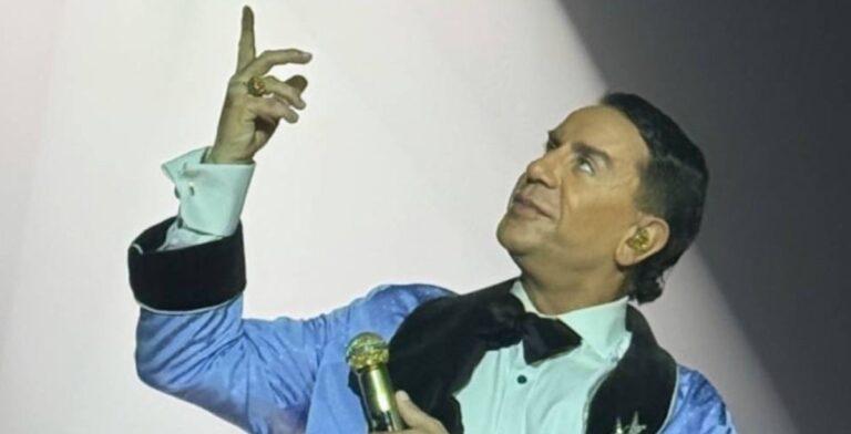 Γιώργος Μαζωνάκης: Αποθεώθηκε στην πρεμιέρα του - Η απάντηση του, επί σκηνής, στην κατηγορία