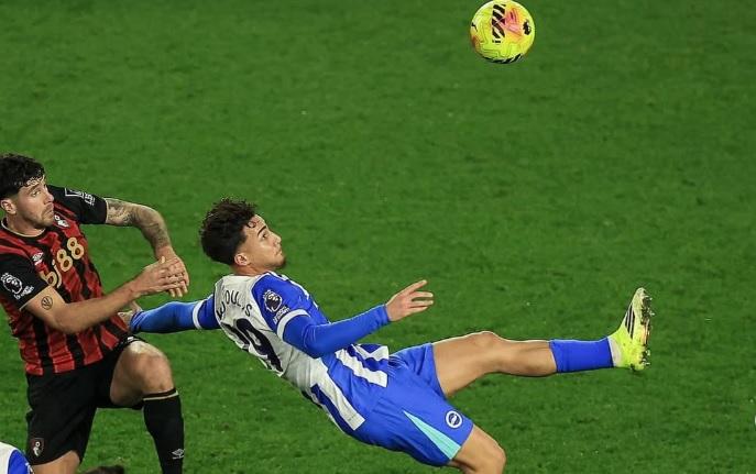 Μπάμπης Κωστούλας: Στα πλέον ιστορικά γκολ της Premier League το ψαλιδάκι που έβαλε με την Μπράιτον (vid)