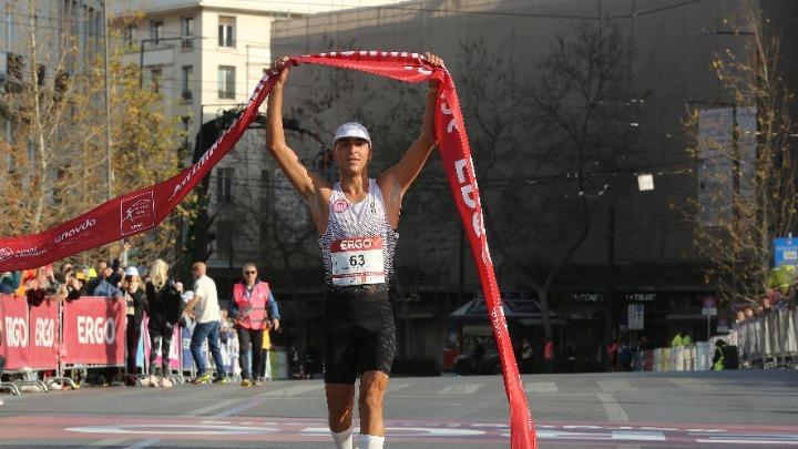 Ημιμαραθώνιος Αθήνας: Αθλητής του τριάθλου έκοψε πρώτος το νήμα