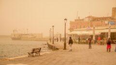 Καιρός: Βροχές και αφρικανική σκόνη την Τρίτη (vid)