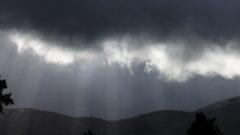 Καιρός: Βροχές και αφρικανική σκόνη σήμερα (vid)