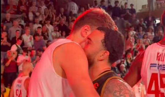 Euroleague: Η απίθανη σκηνή σεβασμού των Βεζένκοφ, Τζέιμς