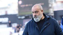 Καραπαπάς: Λάβρος κατά ΕΠΟ για την παραμονή Λανουά