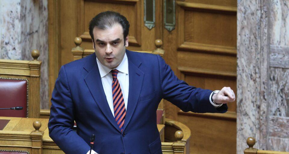 Αυξάνεται το ακατάσχετο στους τραπεζικούς λογαριασμούς στα 1.600 ευρώ - Τι ανακοίνωσε ο Πιερρακάκης