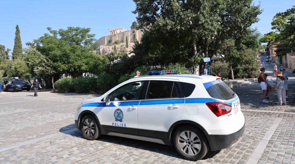 Συναγερμός στην Ακρόπολη: Άνδρας τραυμάτισε με μαχαίρι δύο Ελληνοαμερικανούς τουρίστες